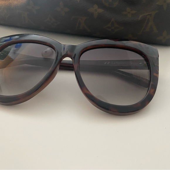 Le specs BIG glasses ( cat shape + wide) brand new sunglasses. Posh, stylish. - Picture 3 of 6